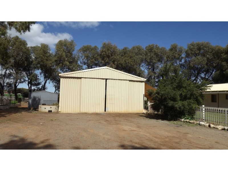 4 Watson Place, Dongara WA 6525