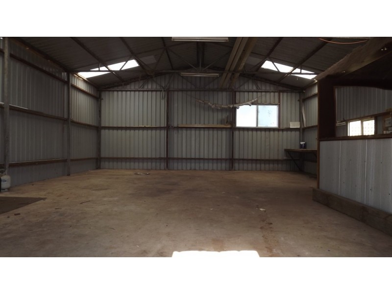 4 Watson Place, Dongara WA 6525