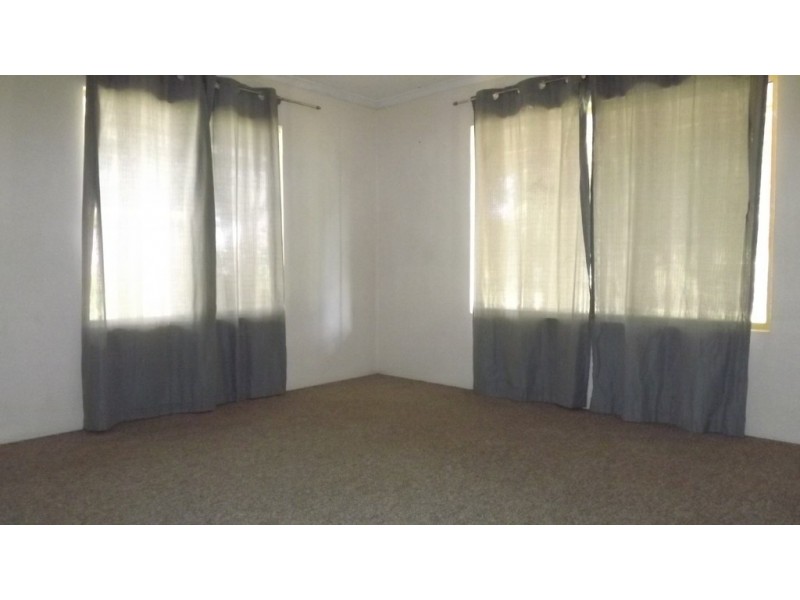 4 Watson Place, Dongara WA 6525