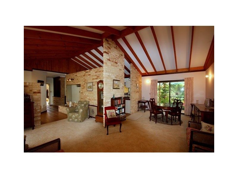 6 Delmage Street, Dongara WA 6525