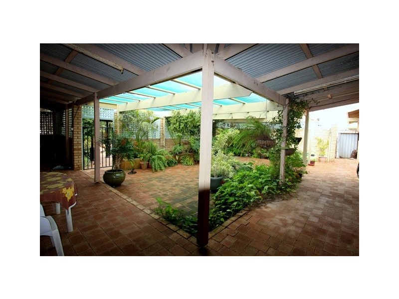 6 Delmage Street, Dongara WA 6525