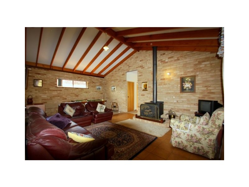 6 Delmage Street, Dongara WA 6525