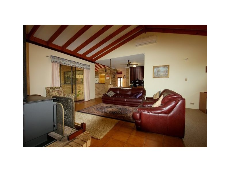 6 Delmage Street, Dongara WA 6525