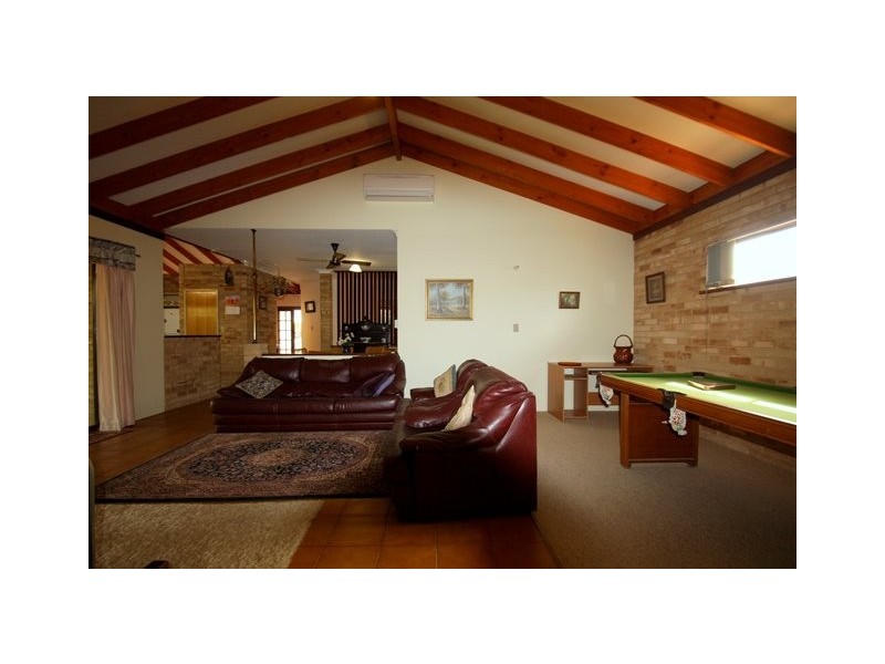 6 Delmage Street, Dongara WA 6525