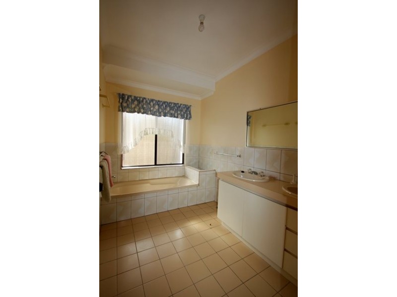 6 Delmage Street, Dongara WA 6525