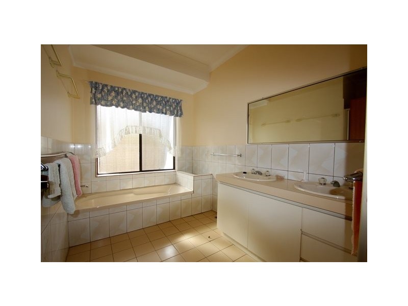 6 Delmage Street, Dongara WA 6525