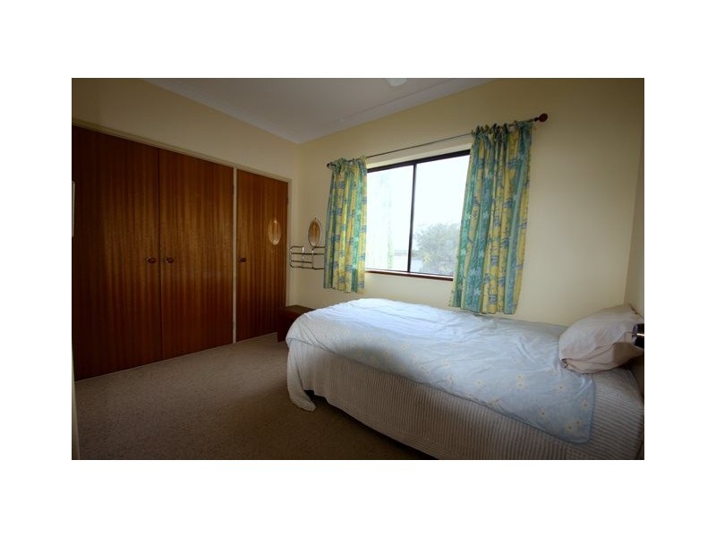 6 Delmage Street, Dongara WA 6525