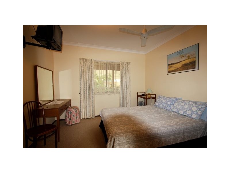 6 Delmage Street, Dongara WA 6525