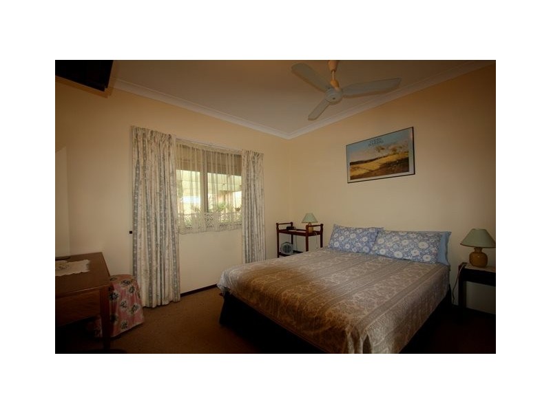 6 Delmage Street, Dongara WA 6525