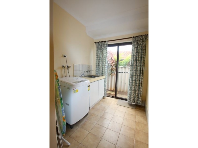 6 Delmage Street, Dongara WA 6525