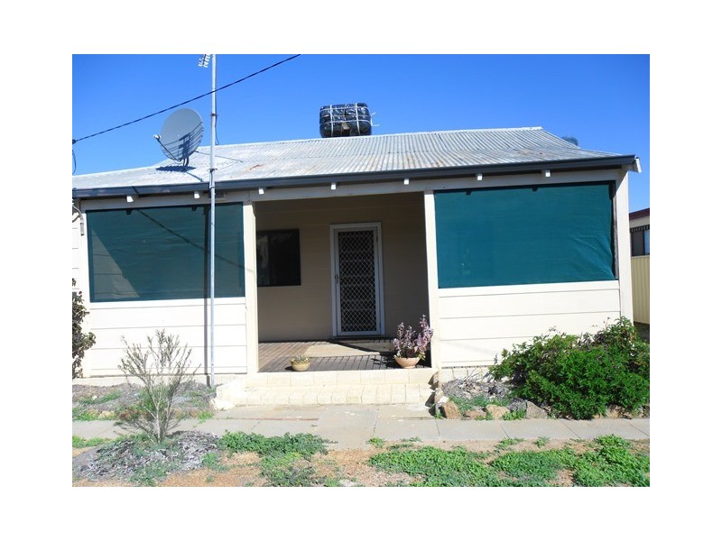 10 Robertson Street, Carnamah WA 6517