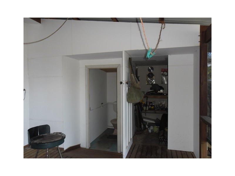 10 Robertson Street, Carnamah WA 6517