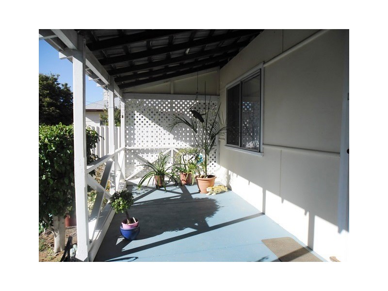 11 Caron St, Carnamah WA 6517