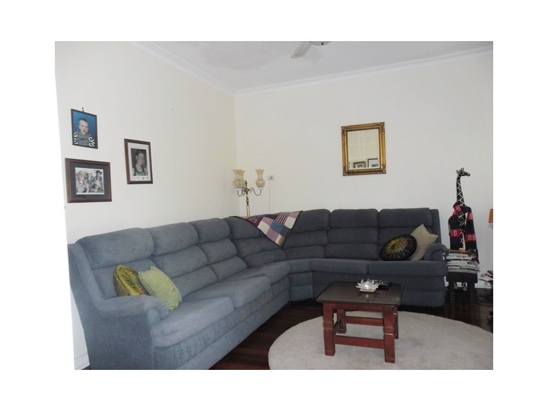 11 Caron St, Carnamah WA 6517