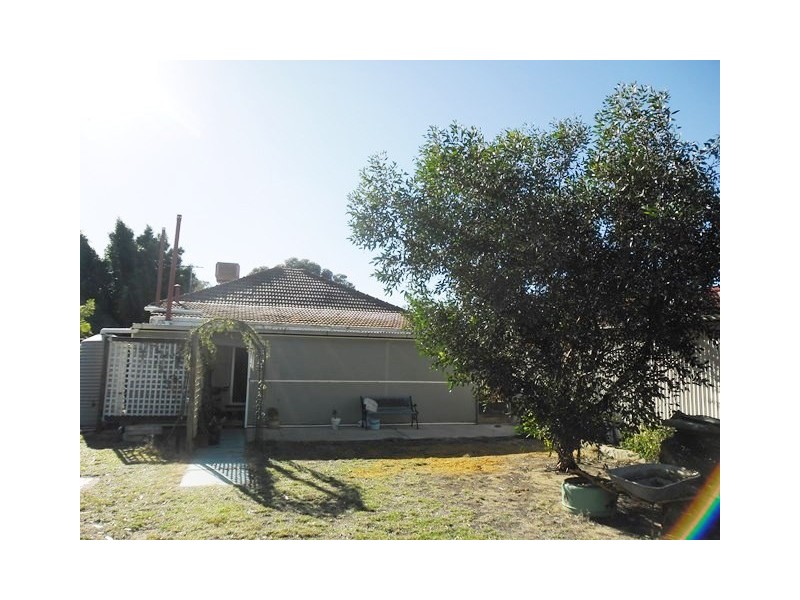 11 Caron St, Carnamah WA 6517