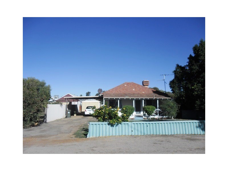 11 Caron St, Carnamah WA 6517