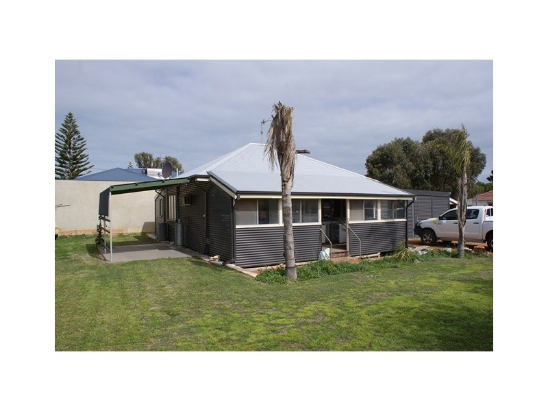3 Church St, Dongara WA 6525