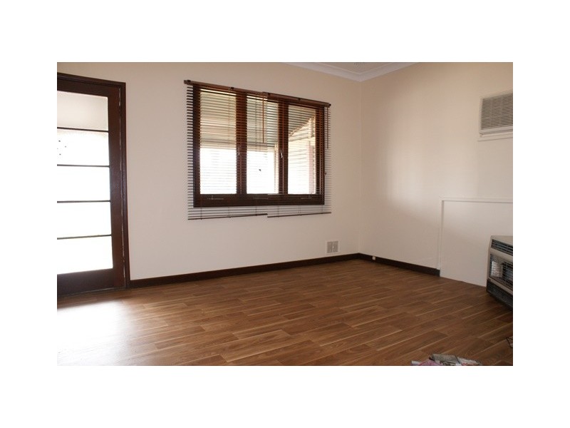 3 Church St, Dongara WA 6525