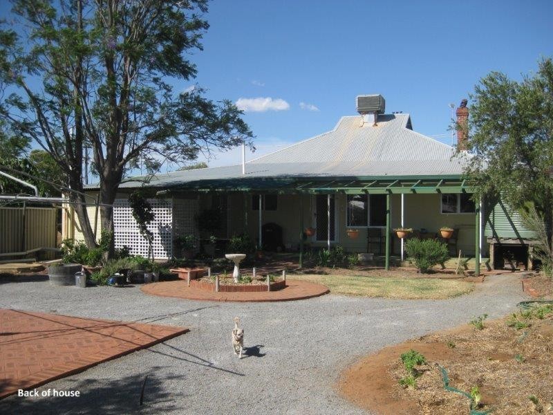 8 Niven Crescent, Carnamah WA 6517