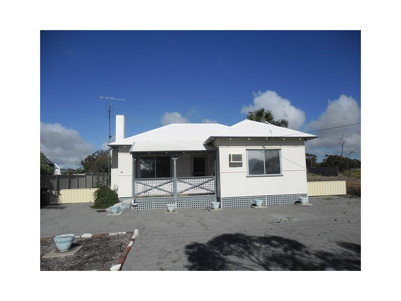 14 Railway Ave, Carnamah WA 6517