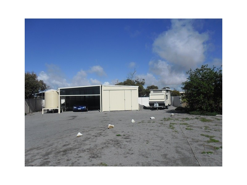 14 Railway Ave, Carnamah WA 6517