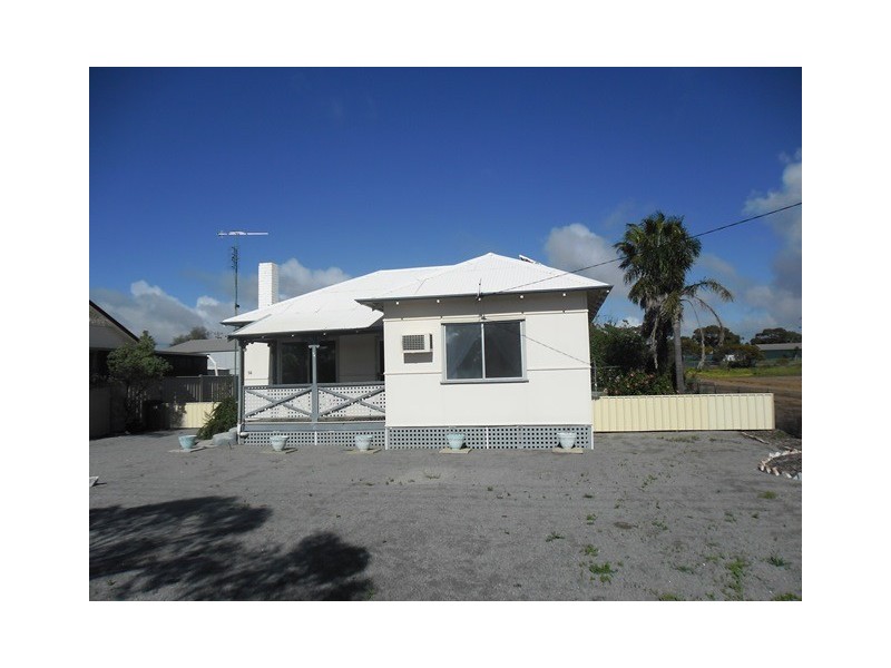 14 Railway Ave, Carnamah WA 6517