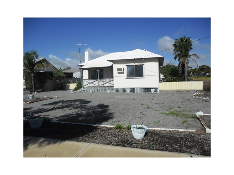 14 Railway Ave, Carnamah WA 6517