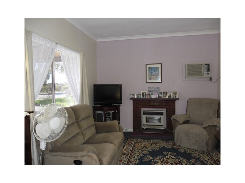 14 Railway Ave, Carnamah WA 6517