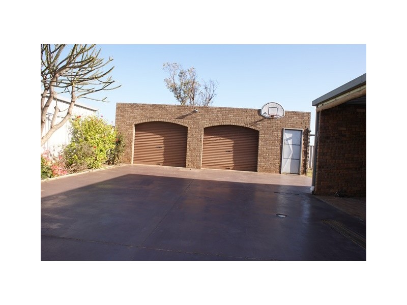 27 Clemintina Road, Dongara WA 6525