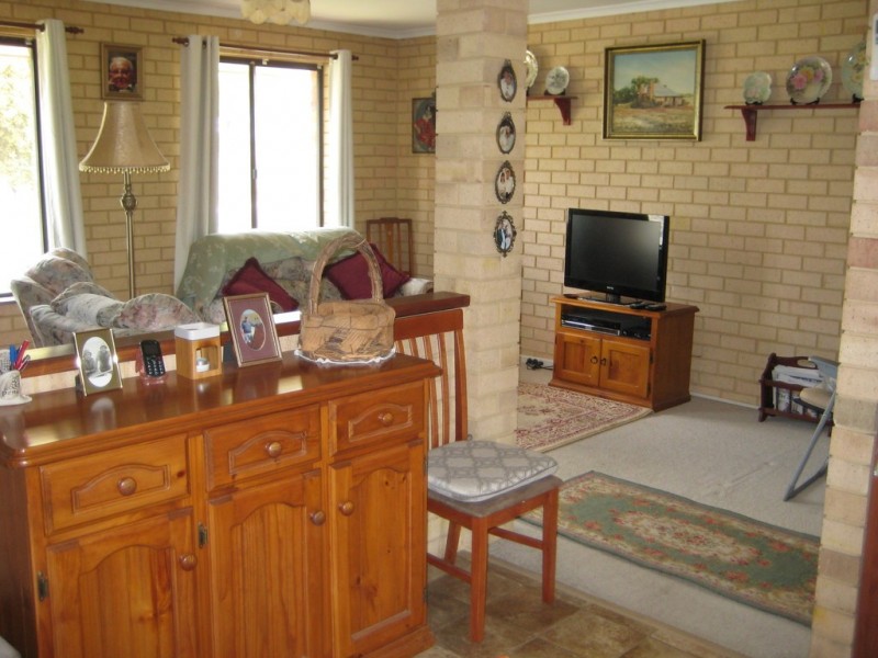 8 Canny Place, Port Denison WA 6525