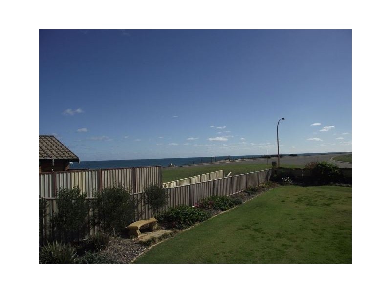 4 Marina Heights, Port Denison WA 6525