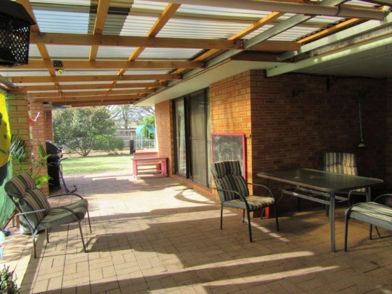 17 Slaughter Street, Three Springs WA 6519