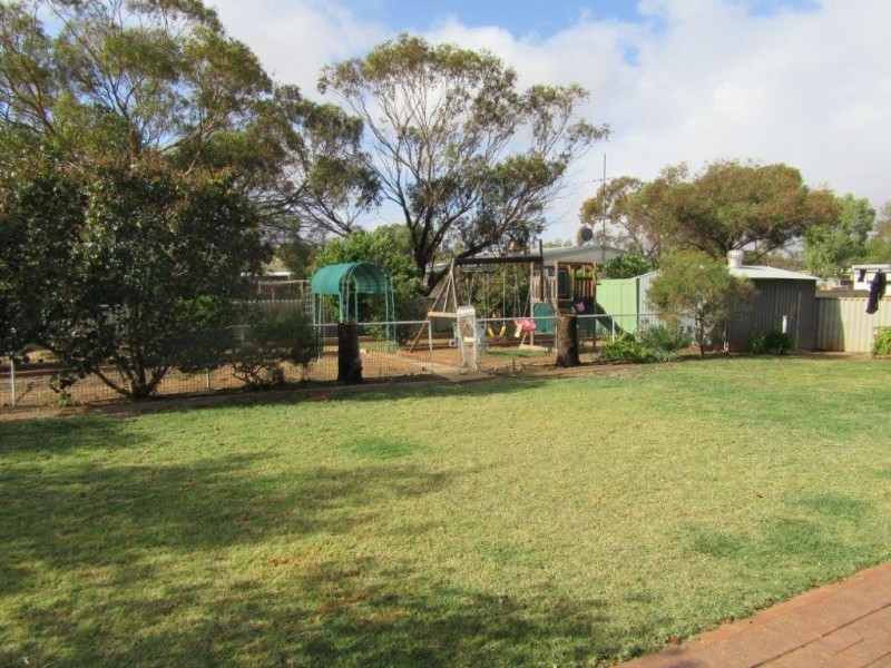 17 Slaughter Street, Three Springs WA 6519
