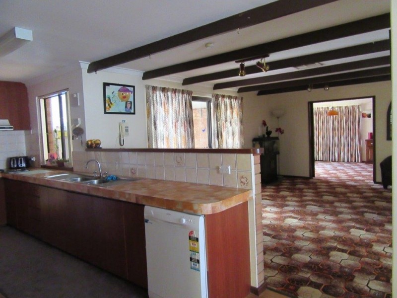 17 Slaughter Street, Three Springs WA 6519