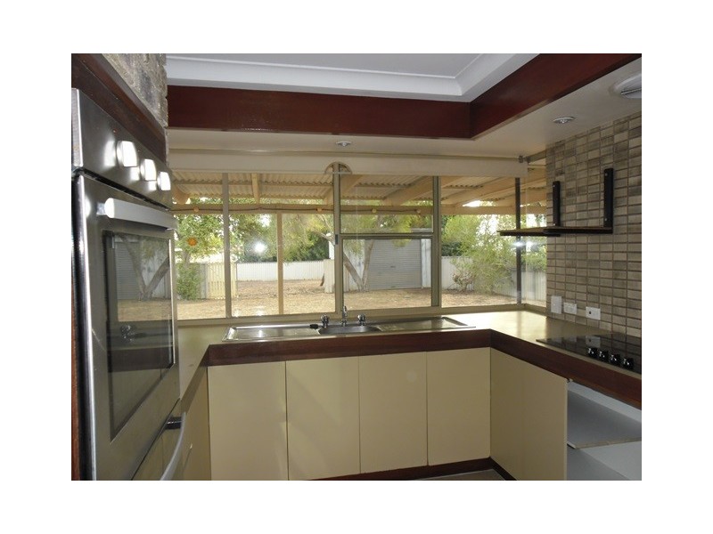 6 Robertson Street, Carnamah WA 6517