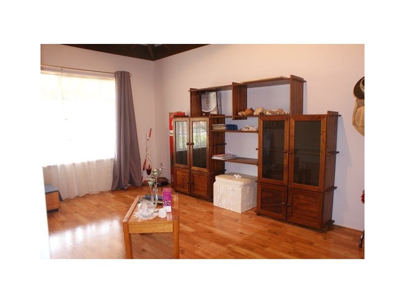 92 Tulloch Drive, Dongara WA 6525