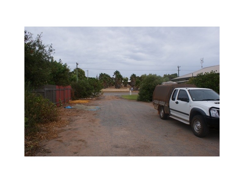 92 Tulloch Drive, Dongara WA 6525