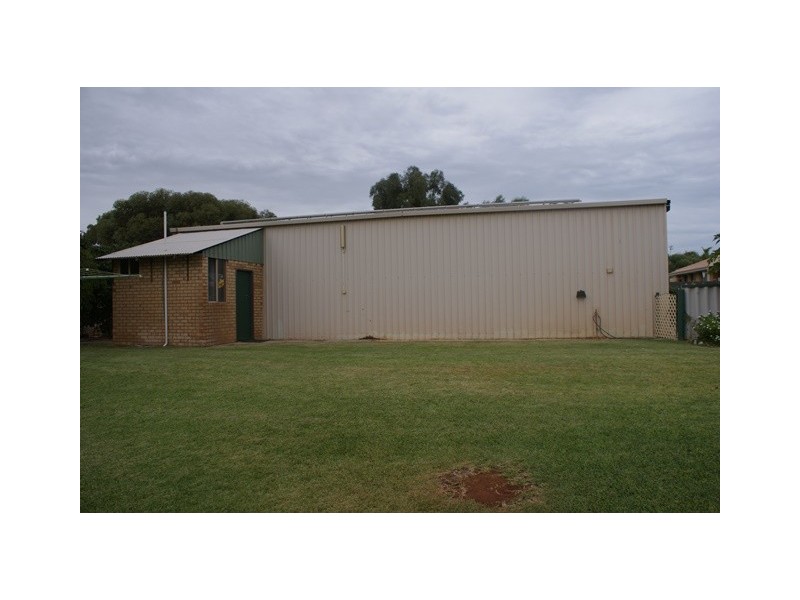 92 Tulloch Drive, Dongara WA 6525