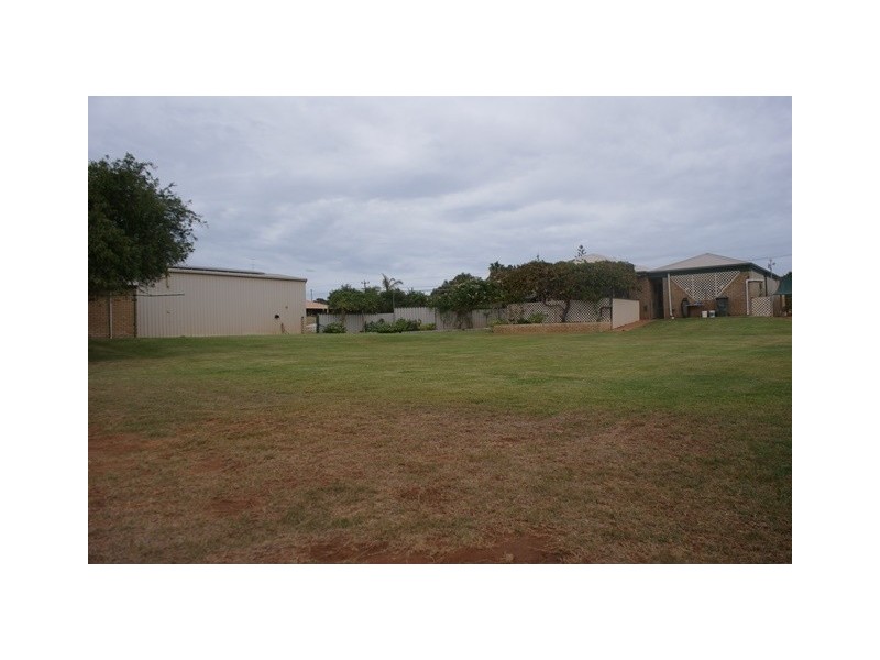 92 Tulloch Drive, Dongara WA 6525