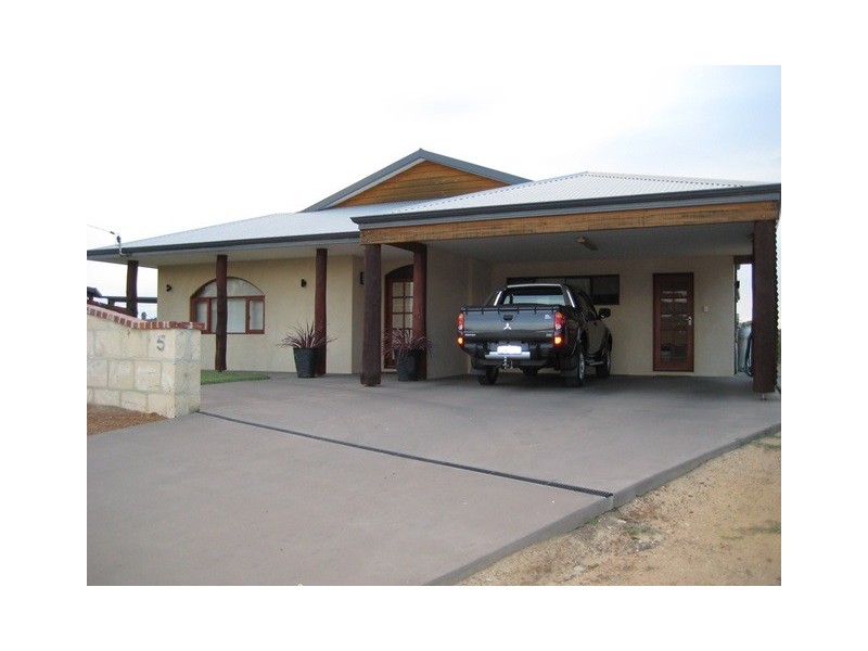5 McNaboe Court, Port Denison WA 6525