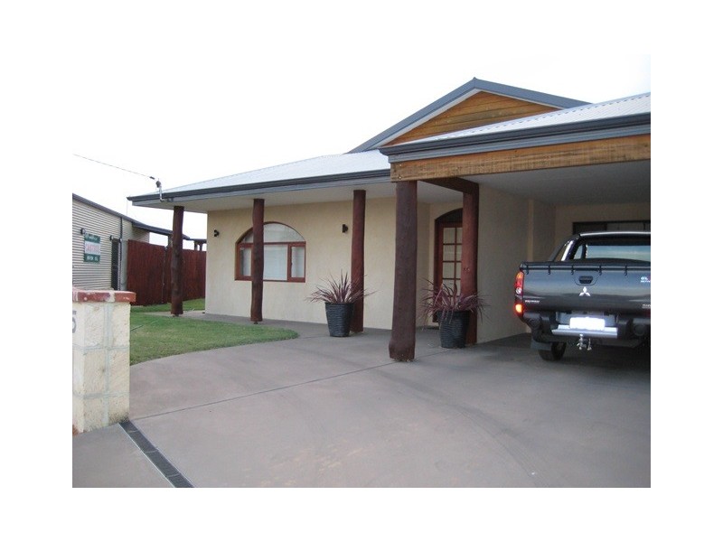 5 McNaboe Court, Port Denison WA 6525