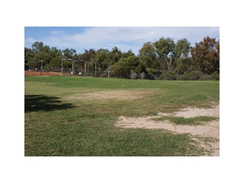 8 Hunts Road, Dongara WA 6525