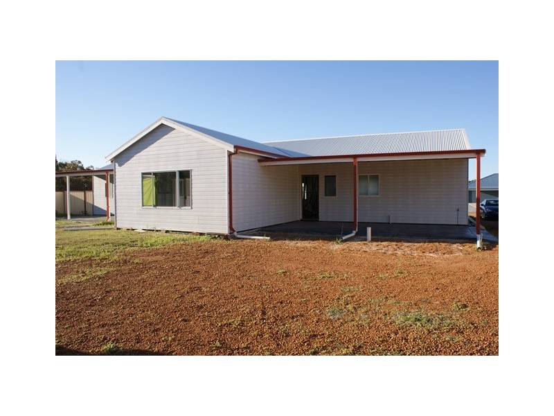 4 Bayliss Road, Dongara WA 6525