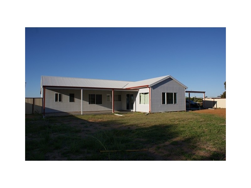 4 Bayliss Road, Dongara WA 6525