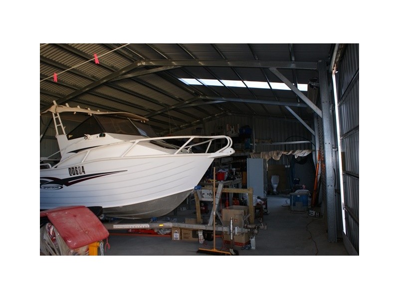 4 Bayliss Road, Dongara WA 6525