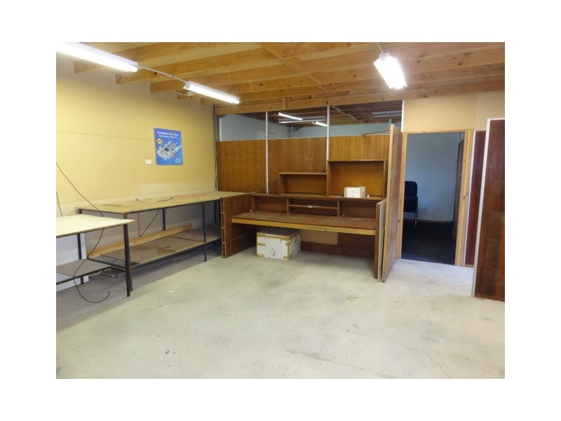 7 Hunts Road, Dongara WA 6525