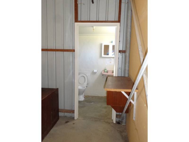 7 Hunts Road, Dongara WA 6525