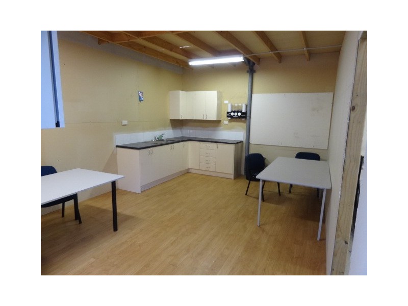 7 Hunts Road, Dongara WA 6525