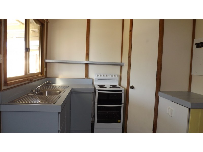 8 Richardson Rd, Port Denison WA 6525