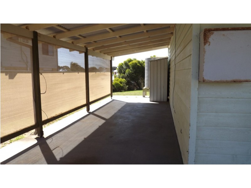 8 Richardson Rd, Port Denison WA 6525